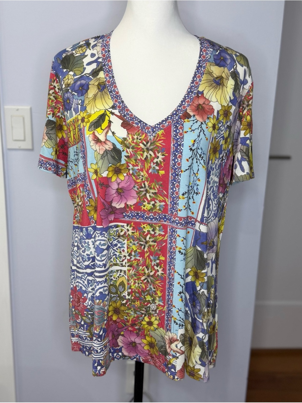 Johnny Was Women’s Floral Patchwork V-Neck Top - Multicolor, size L, like new!